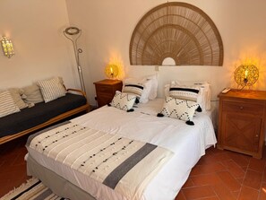 1 bedroom, in-room safe, desk, iron/ironing board - Villa with outdoor spaces (Cabanas de tavira)