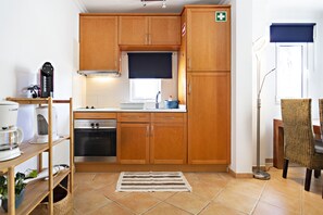 Frigorifero, forno, macchina per tè/caffè, pentole/stoviglie/utensili