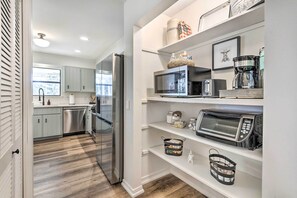 Fridge, microwave, stovetop, dishwasher - 'Green Acres' Home w/ Fire Pit + Fishing Pond (Molino)