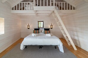 6 bedrooms, in-room safe, desk, iron/ironing board