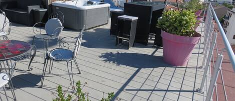 Bain à remous extérieur