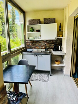 Fridge, microwave, coffee/tea maker, cookware/dishes/utensils