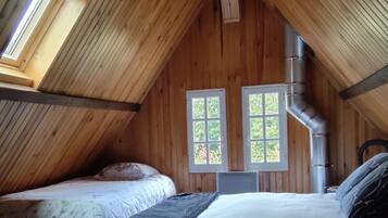 3 chambres, bureau, fer et planche Ă repasser, lit parapluie