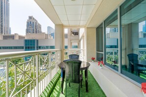 Premier Apartment | Terrace/patio - Lux BnB I 29 Burj BLVD I Pool Views (Dubai)