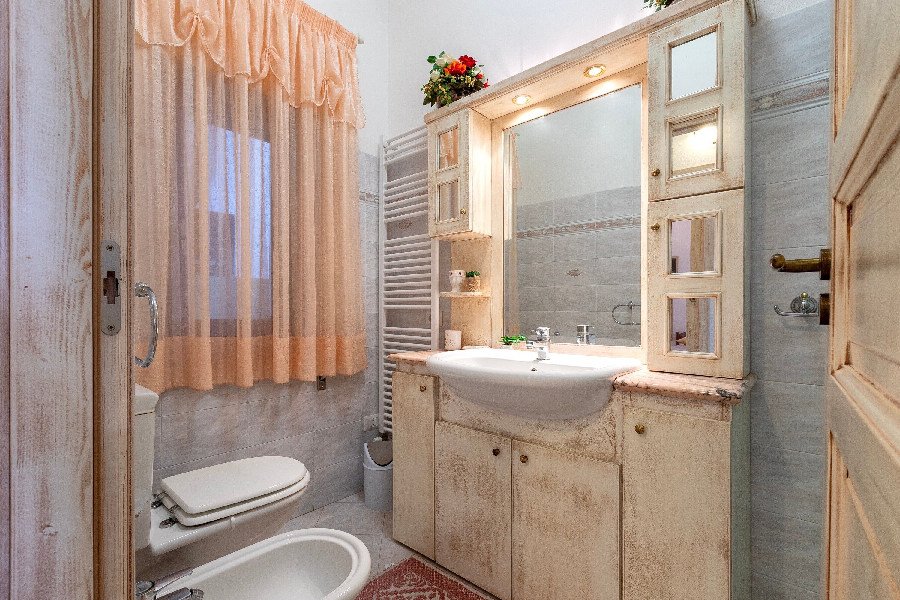 Een douche, een haardroger, handdoeken