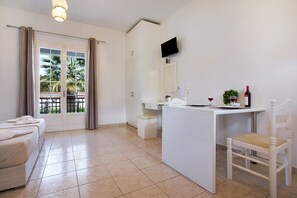 1 bedroom, free WiFi, bed sheets - JHoliday Apartment "Tropical 1" with Shared Garden, A/C & Wi-Fi (Zakynthos)