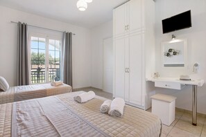 1 bedroom, free WiFi, bed sheets - Holiday Apartment "Tropical Studio 3" with Shared Garden, A/C & Wi-Fi (Zakynthos)