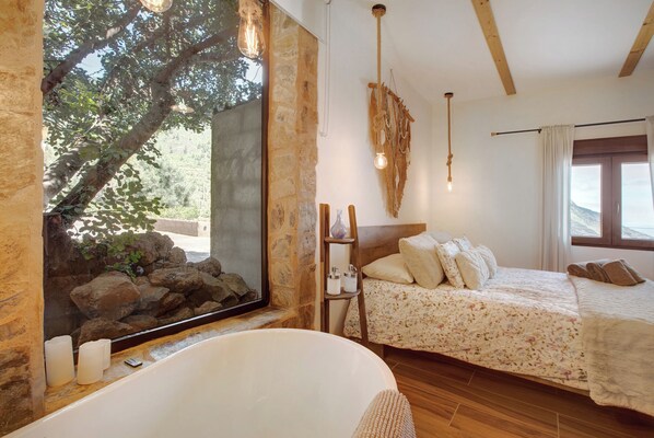 1 bedroom, iron/ironing board, free WiFi, bed sheets - Chalet "Laurelin" with Sea View, Private Mini Pool & Wi-Fi (Candelaria)