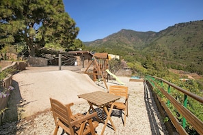 Outdoor dining - Chalet "Laurelin" with Sea View, Private Mini Pool & Wi-Fi (Candelaria)