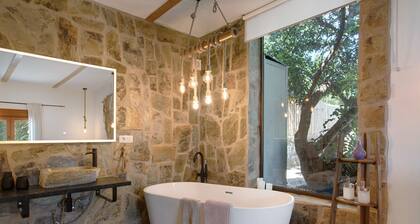 Chalet "Laurelin" with Sea View, Private Mini Pool & Wi-Fi