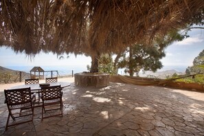 Outdoor dining - Chalet "Laurelin" with Sea View, Private Mini Pool & Wi-Fi (Candelaria)