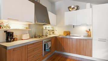 Réfrigérateur, four, plaque de cuisson, lave-vaisselle