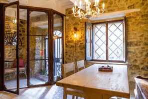 Dining - Apartment "Casa Pereta" with Private Terrace & Wi-Fi (Magliano in Toscana)