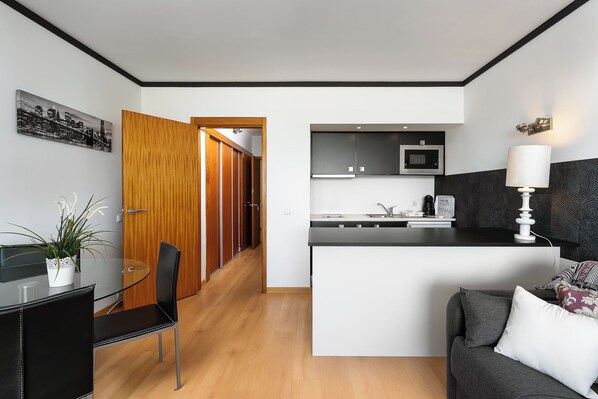 Interior - Apartment "Portugal" with Mountain View, Balcony & Wi-Fi (Vilamoura)