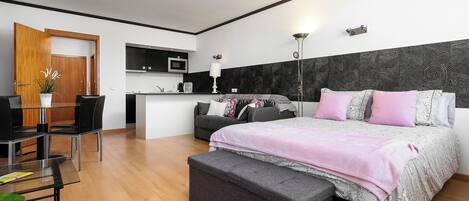 1 chambre, fer et planche à repasser, Wi-Fi gratuit, draps fournis