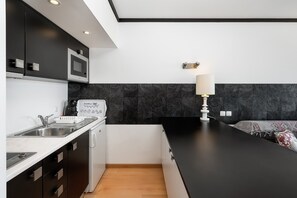 Fridge, microwave, stovetop, coffee/tea maker