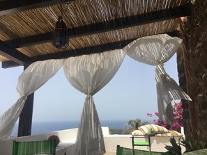 Terrace/patio - 'Antico Dammuso Al Tramonto' with sea view and private garden (Pantelleria)