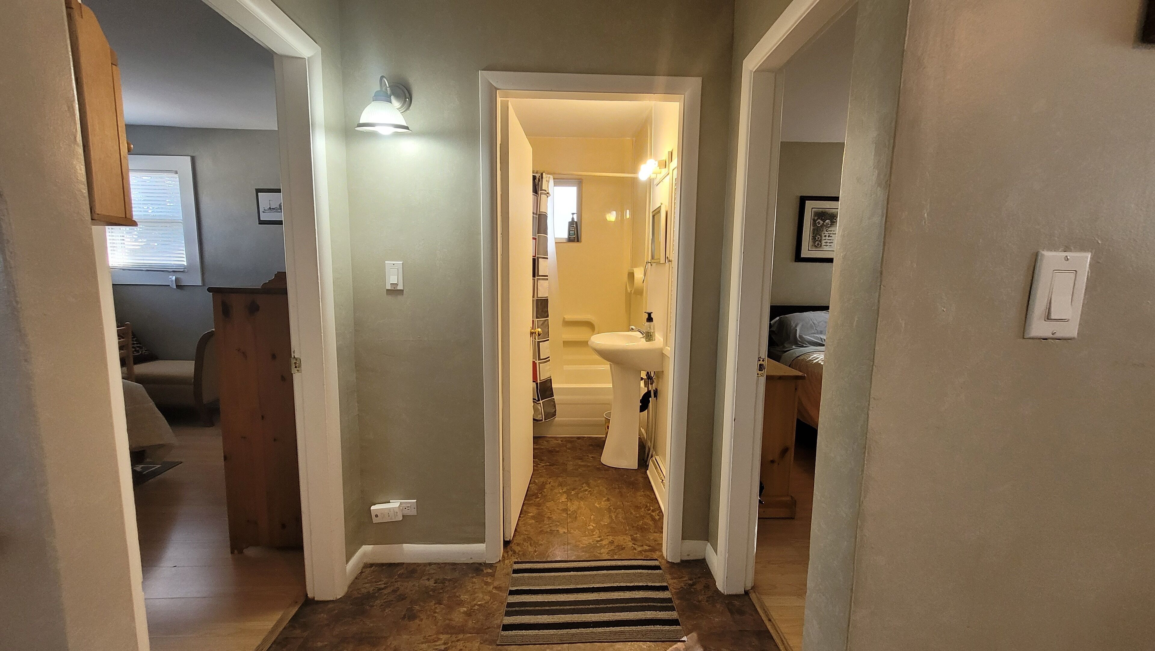 2 soverom, skrivebord, strykejern/-brett og wi-fi (inkludert)