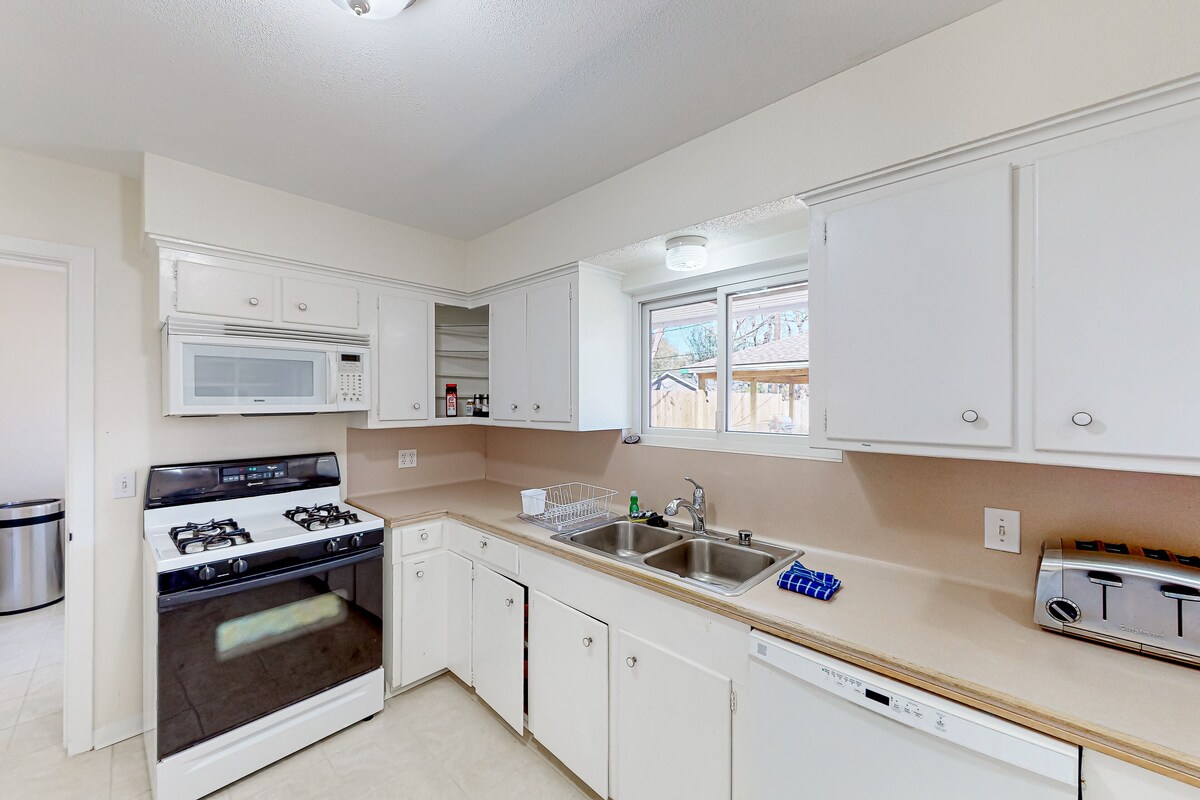 Photo 8 of Dog-friendly downtown home with pavilion, grill, enclosed yard, streaming, patio
