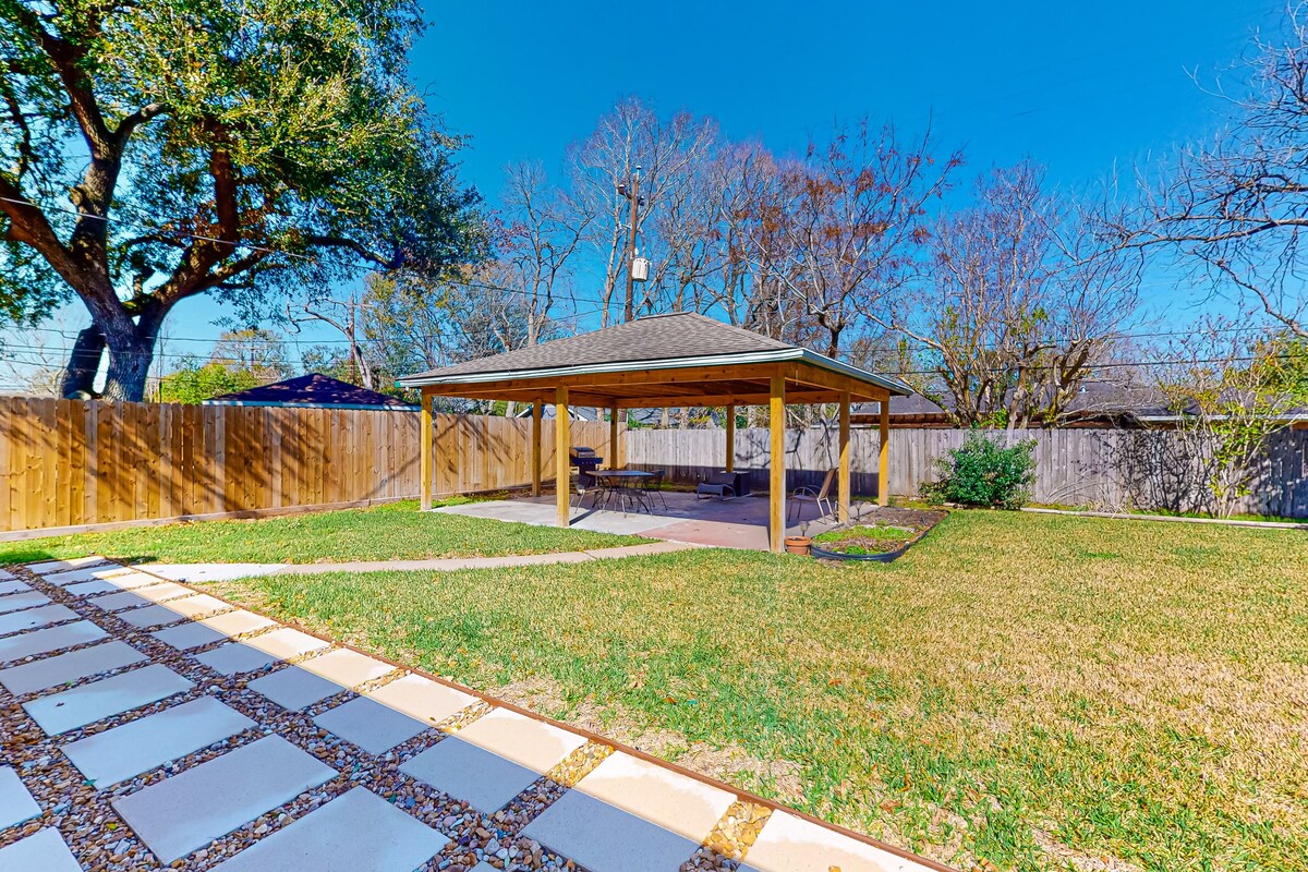 Photo 2 of Dog-friendly downtown home with pavilion, grill, enclosed yard, streaming, patio