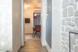 City Apartment | 1 bedroom, desk, free WiFi, bed sheets