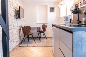 Appartement Ville | 1 chambre, bureau, accès au Wi-Fi (inclus), literie fournie