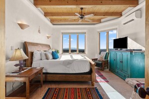 3 Schlafzimmer, Schreibtisch, Bügeleisen/Bügelbrett, Reisekinderbett