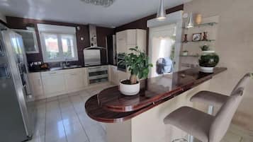 KylskÄp, mikrovÄgsugn, ugn och spishÀll