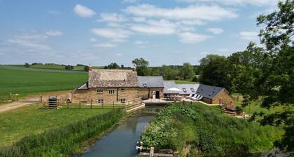 16th century converted mill in the Cotswolds with a hot tub -Little Barford Mill