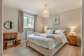 3 chambres, literie hypoallergénique, bureau, fer et planche à repasser