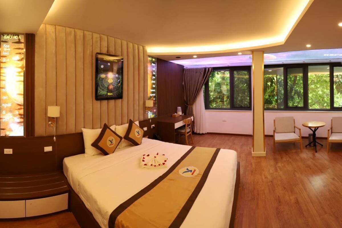 Memory foam beds, in-room safe, blackout drapes, soundproofing