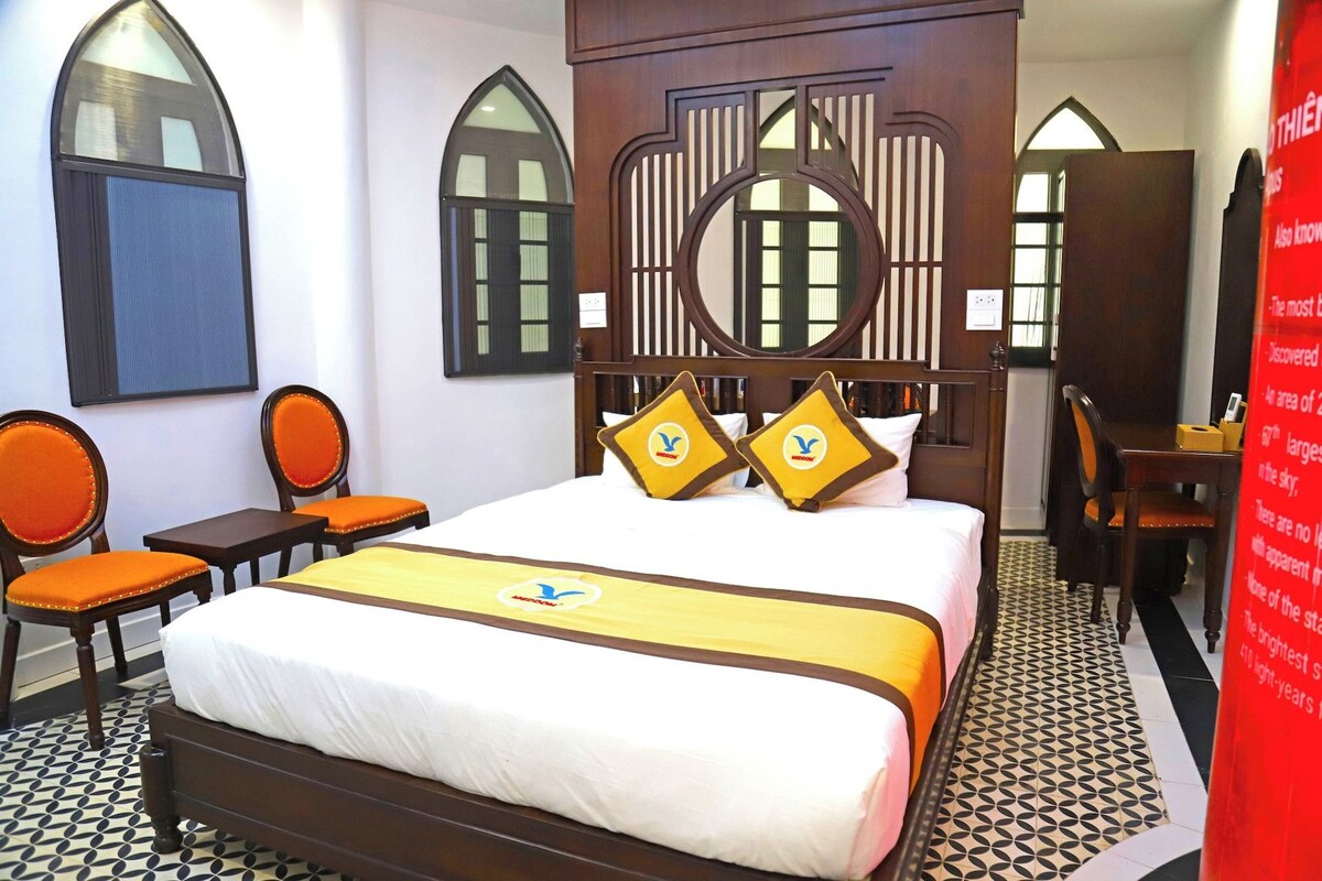 Memory foam beds, in-room safe, blackout drapes, soundproofing