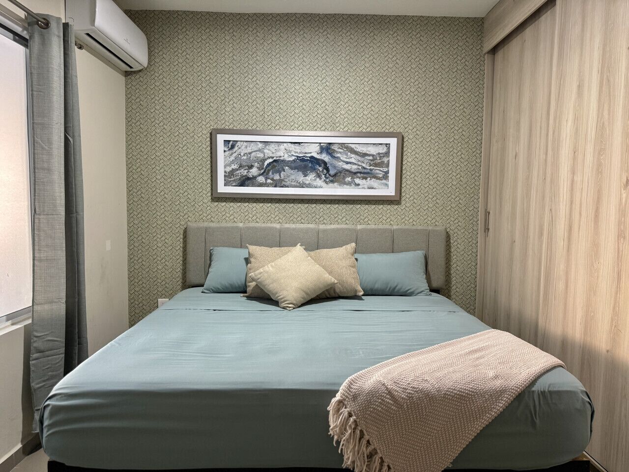 Desk, iron/ironing board, free WiFi, bed sheets