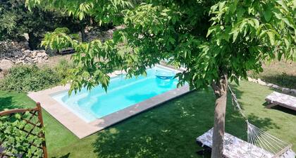 Escattou : with swimming pool, private garden in a quiet area