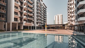 12 outdoor pools