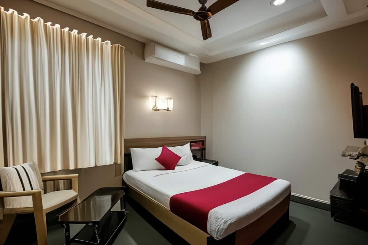Habitación doble Deluxe | Camas con efecto memoria, muebles diferentes y wifi gratis