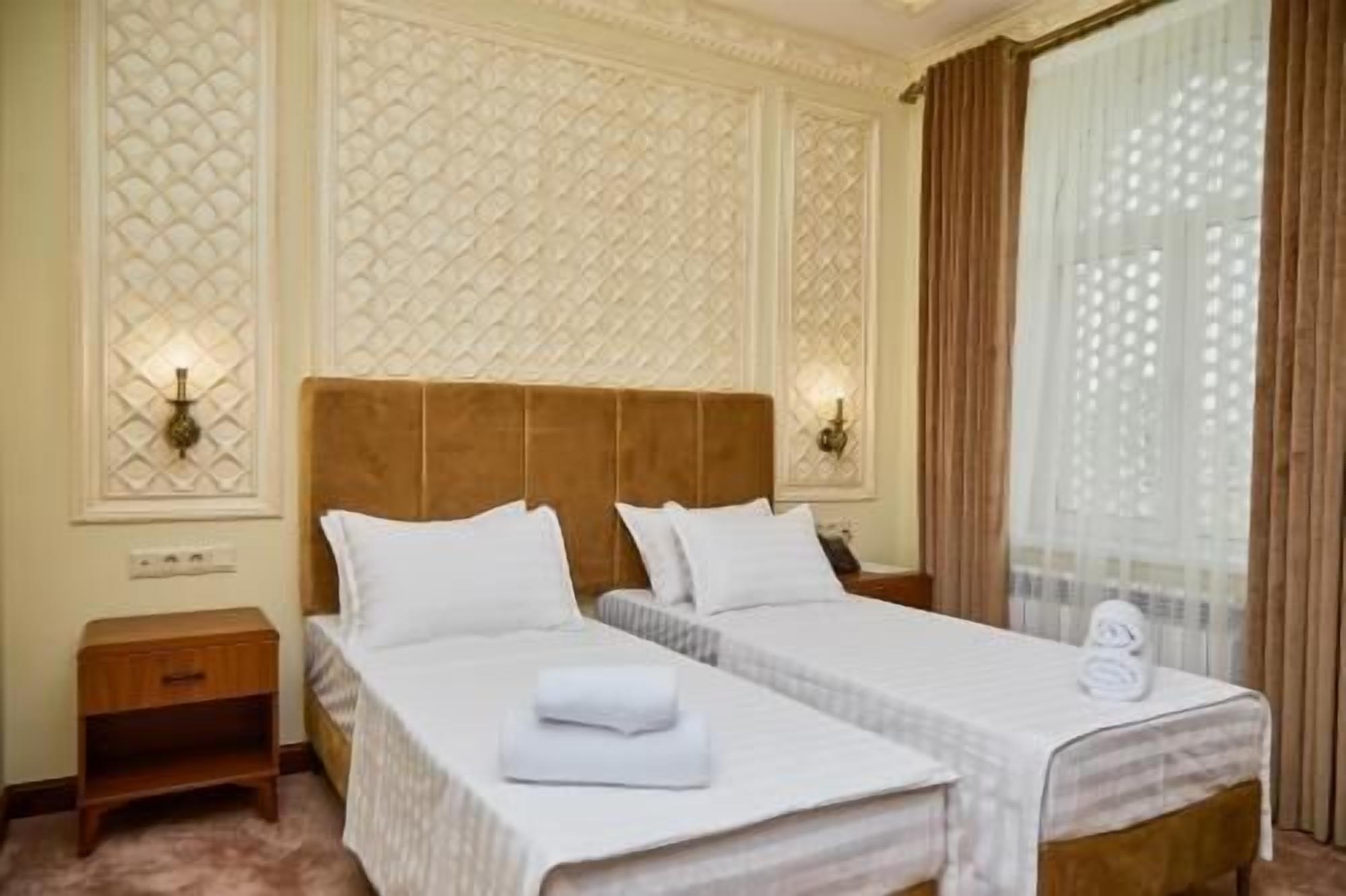 Minibar, desk, laptop workspace, free WiFi
