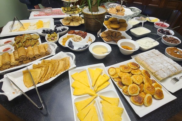 Free daily buffet breakfast