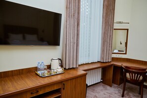 高級雙人房 | 迷你吧、書桌、筆電工作空間、免費無線上網
