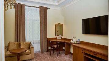 Habitación superior con 1 cama matrimonial o 2 individuales | Minibar, escritorio, espacio para trabajar con laptop y wifi gratis