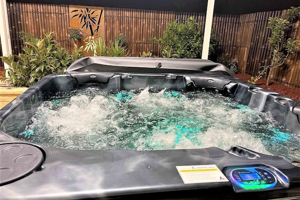 Banyera d'hidromassatge a l'aire lliure