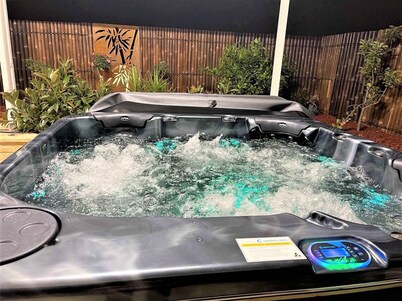 A touch of class 5BR luxury whole house at Mildura