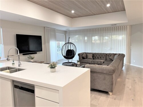 A touch of class 5BR luxury whole house at Mildura