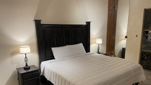 Studio Suite | Premium bedding, memory foam beds, desk, laptop workspace