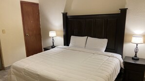 Studio Suite | Premium bedding, memory foam beds, desk, laptop workspace