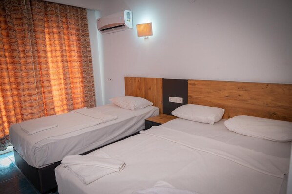 手提電腦工作空間  、Wi-Fi (收費)、床單