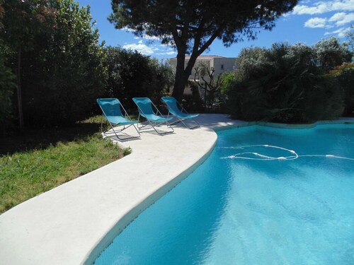 Quiet apartment CLIM private pool exclusive for travelers near BEACHES