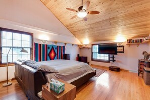 6 bedrooms, desk, iron/ironing board, free WiFi
