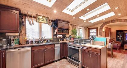Spacious 4+2 bedroom 9 beds house with dedicated office, loft, and jacuzzi