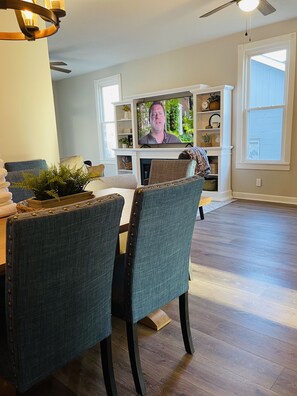 Dining - Newly Remodeled Classic Old Leavenworth Home in the heart of town (Leavenworth)